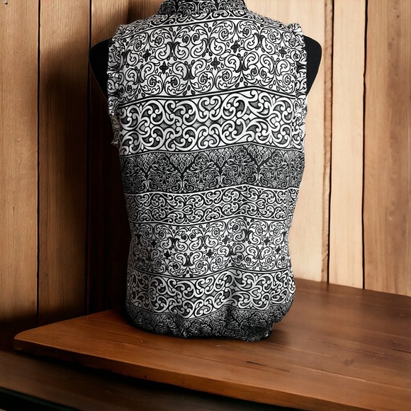 WHBM Size Medium Sleeveless black and white top blouse - Picture 2 of 2